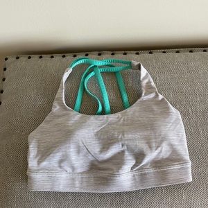 🍋 Lululemon Energy bra 4